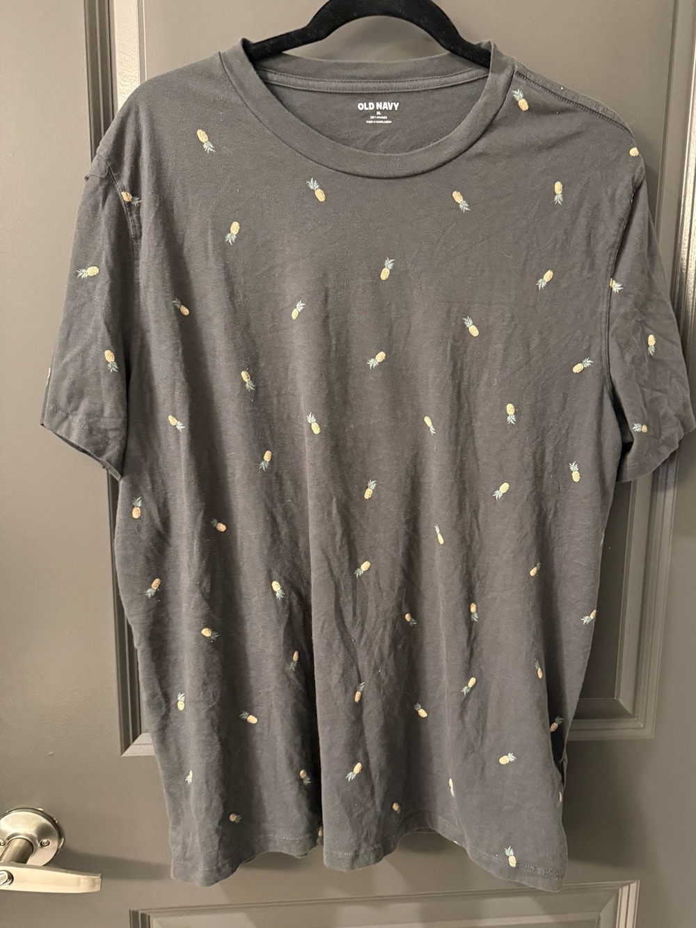 Old Navy Gray Short-Sleeve Crew with Pineapple Motif